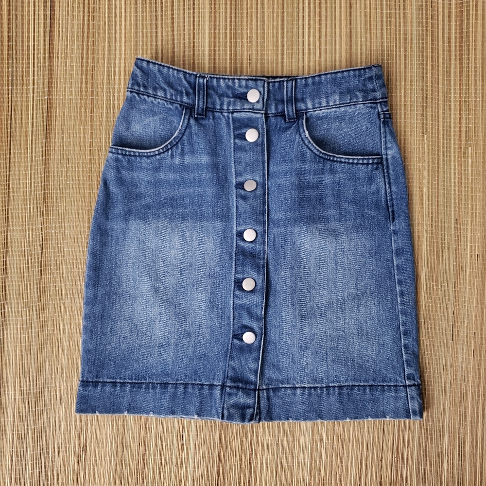 h&m blue denim mini skirt buttons down front